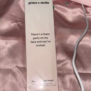 grace & Stella foaming face wash